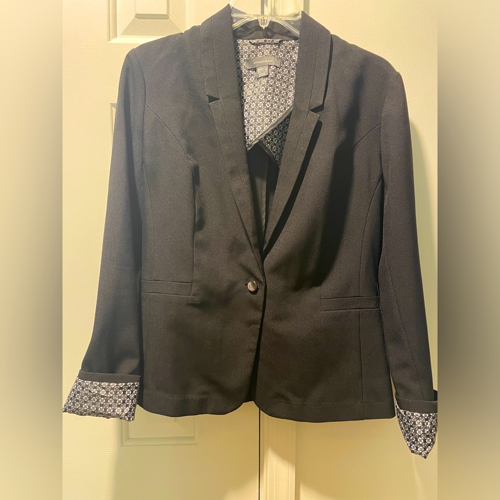 Sharp Black Blazer with beautiful lining 🖤